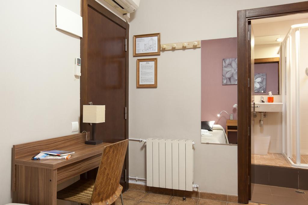 Pension Mariluz Barcelona Rum bild