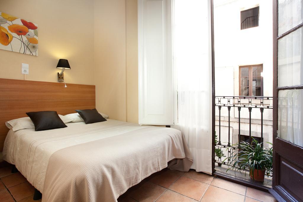 Pension Mariluz Barcelona Rum bild