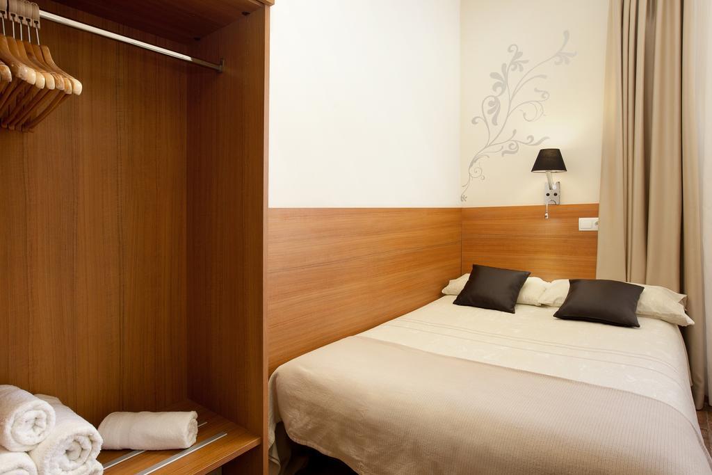 Pension Mariluz Barcelona Rum bild