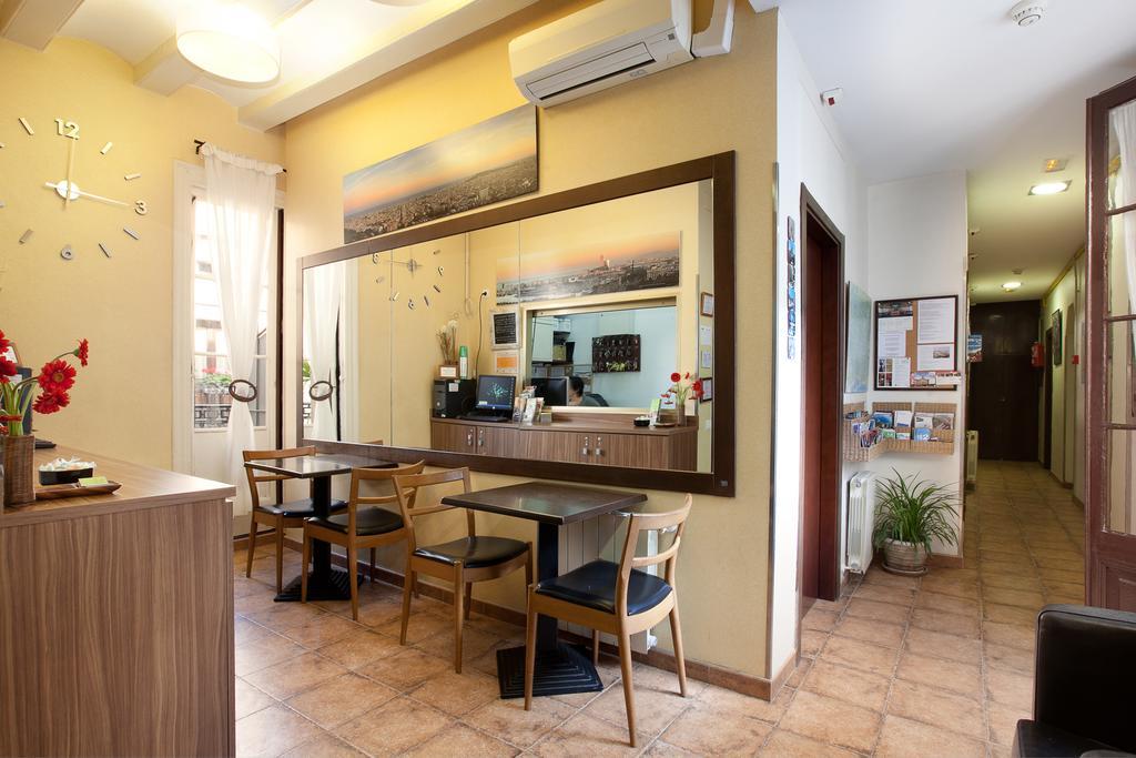 Pension Mariluz Barcelona Exteriör bild