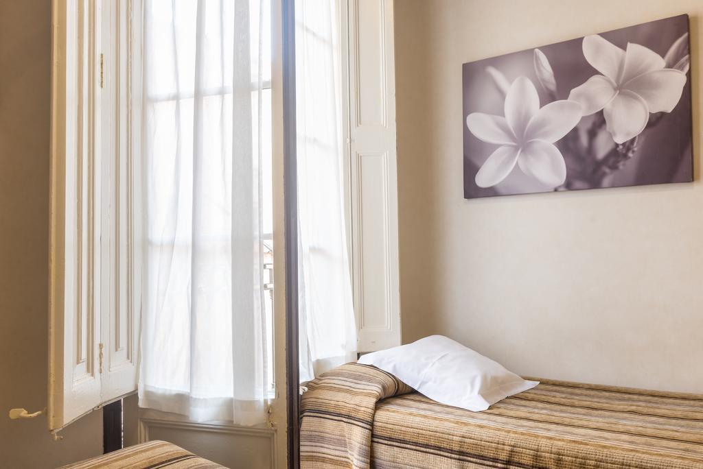 Pension Mariluz Barcelona Exteriör bild