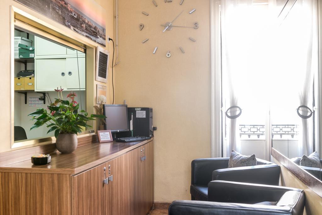 Pension Mariluz Barcelona Exteriör bild