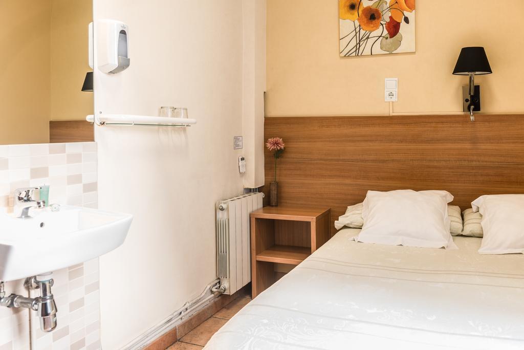 Pension Mariluz Barcelona Exteriör bild