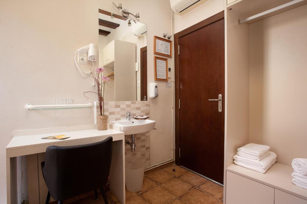 Pension Mariluz Barcelona Rum bild