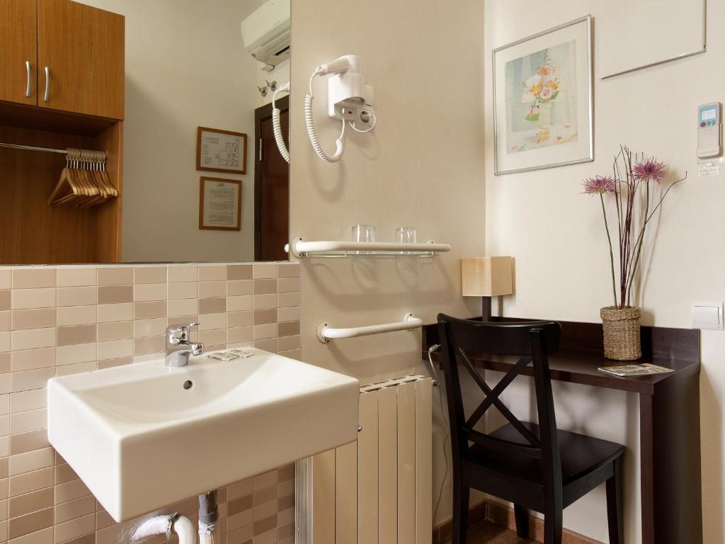 Pension Mariluz Barcelona Rum bild
